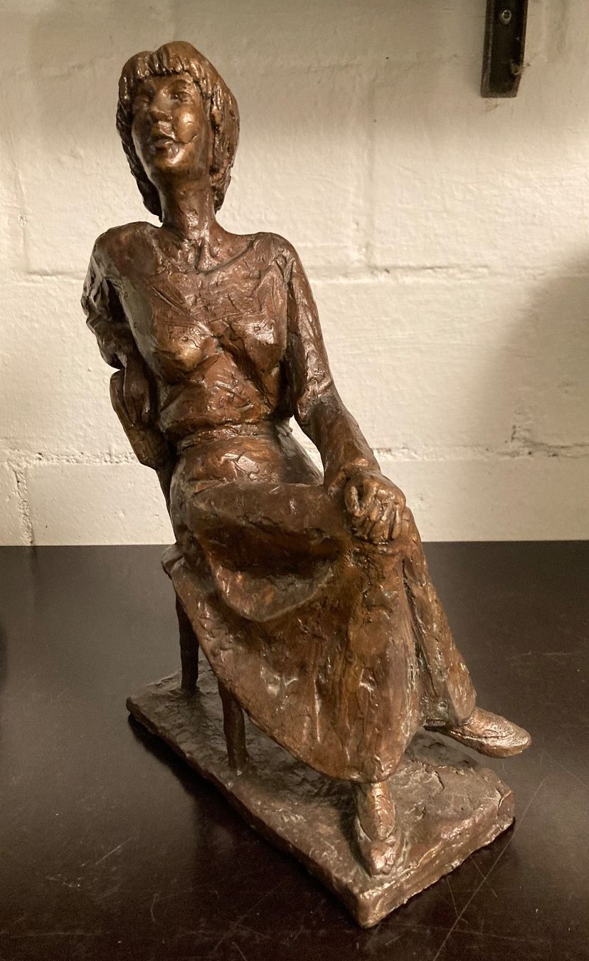 Statuette: Bronzefigur Frau sitzend – Usato da Riniken venduto da begeh-r-bar