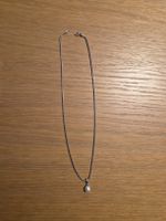 Elegante Silberkette mit Perlenanhänger