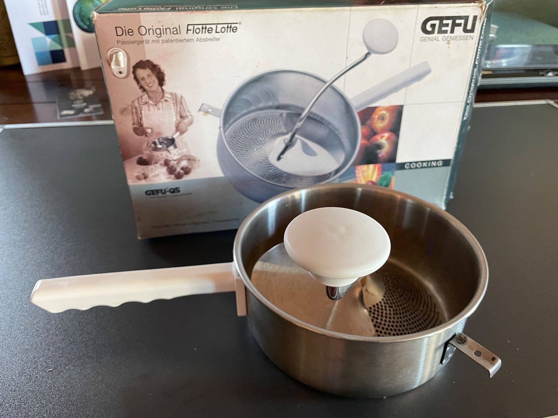Elettrodomestici da cucina: Original "Flotte Lotte" Passiergerät mit einer Scheibe – Usato da Hittnau venduto da kleen