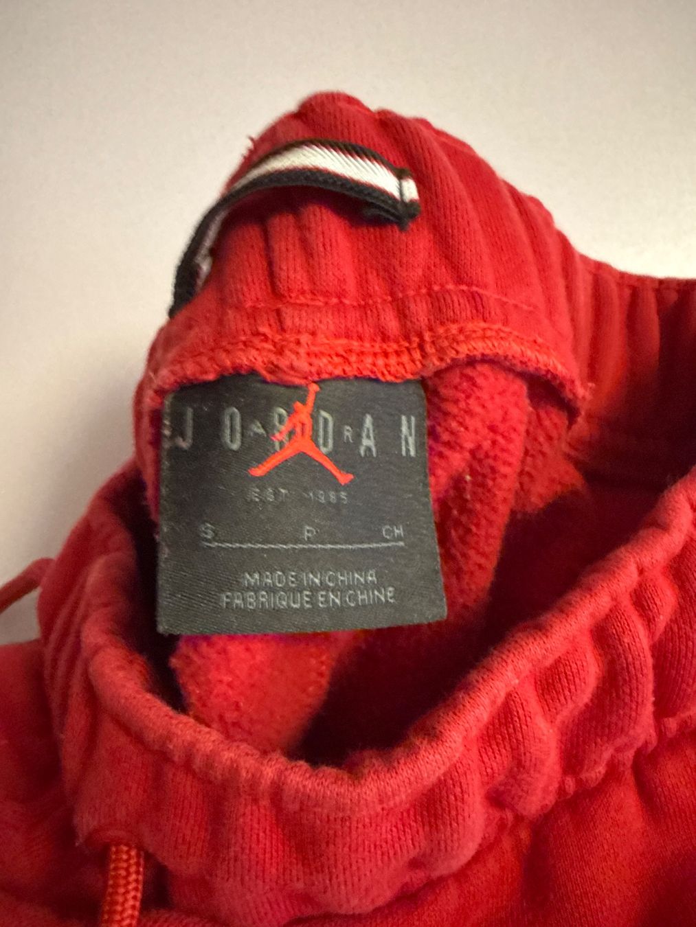 Jordan Pantaloni: Jogging Jordan Rouge – Usato da Châtelaine venduto da jas_9wnr 1