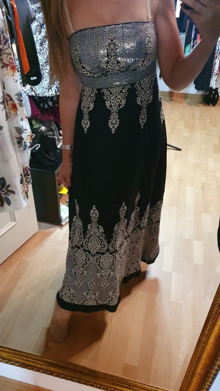 Robes: 🌺Kleid➡Große 38🌺 – D'occasion à Wald ZH par CapLux 2