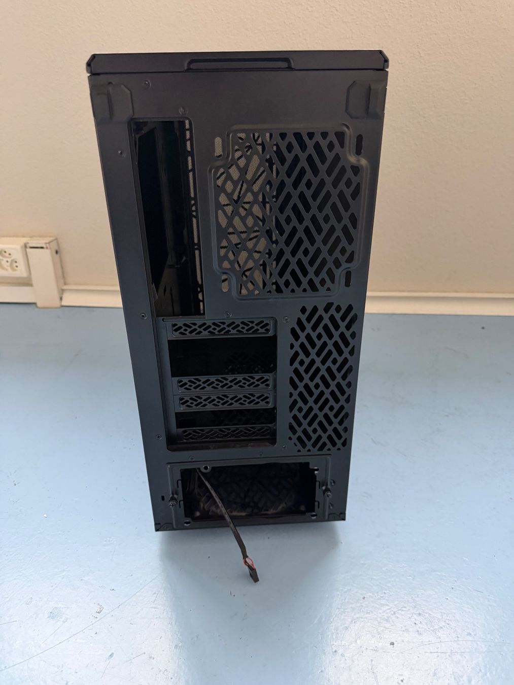 Fractal Custodie: PC Housing – Usato da Zürich venduto da mar_hs6l 2