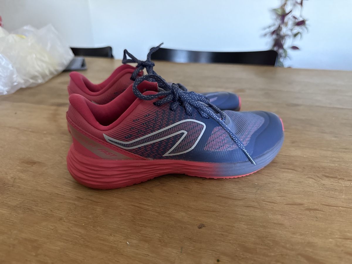 Decathlon Scarpe per ragazze: Turnschuh Gr. 34 Decathlon – Usato da Flüh venduto da domiri