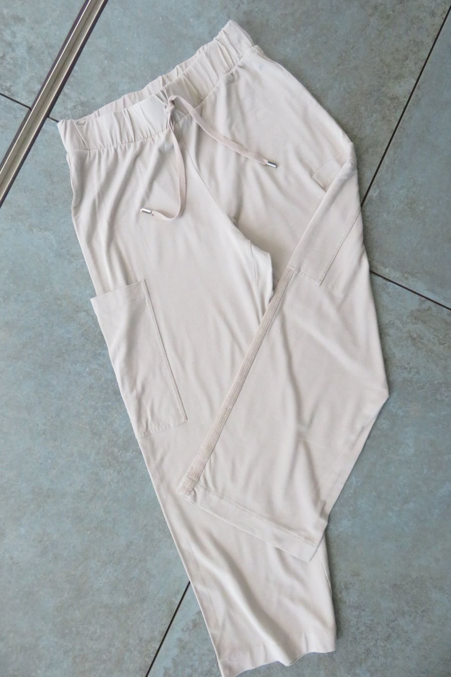 Pantaloni: LeTricot P. Designer-Jerseyculotte Grösse M – Nuovo (secondo la descrizione) da Wil ZH venduto da Tamagy