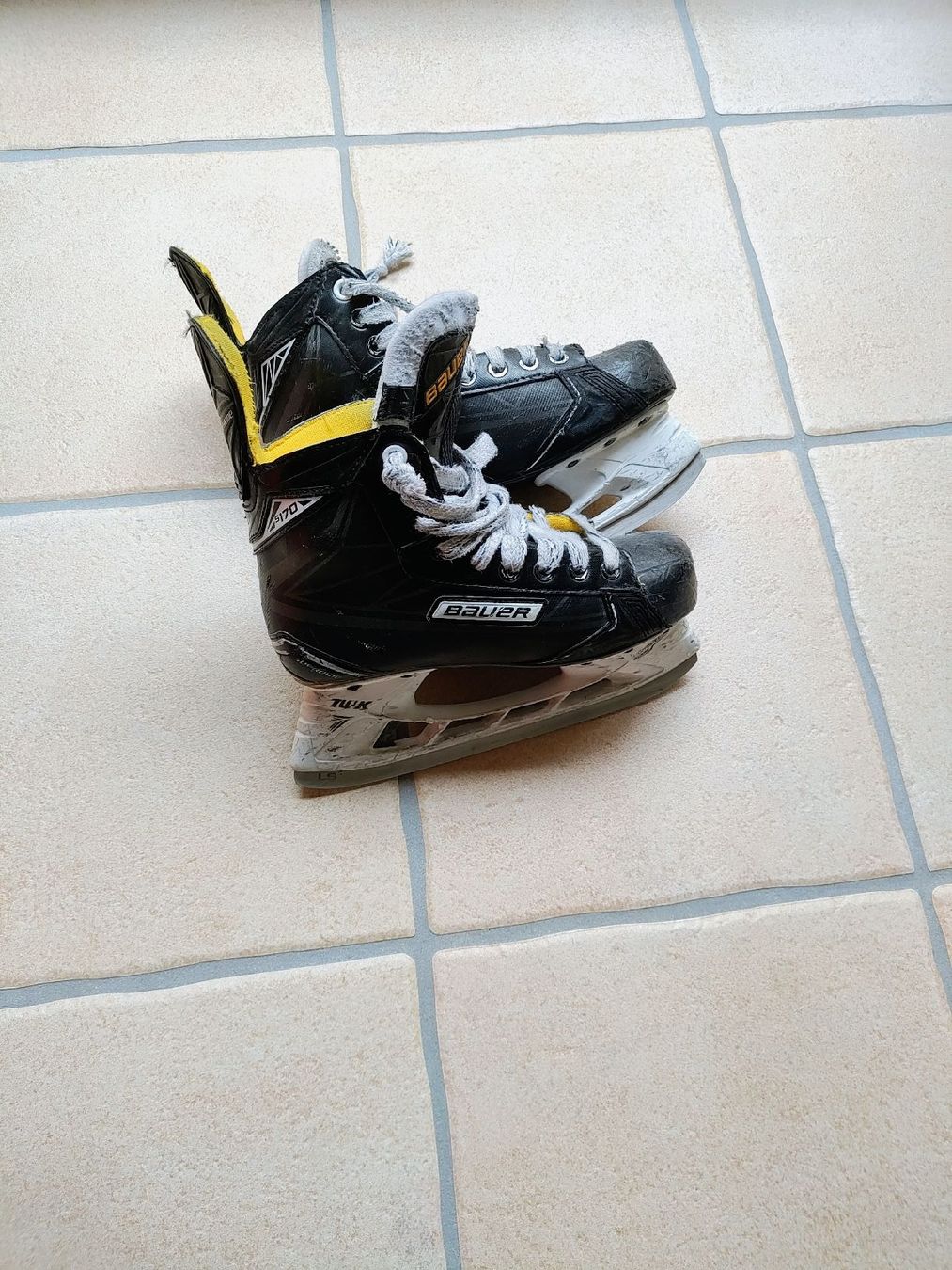 Bauer Pattini da ghiaccio: Patins Bauer 38 EUR / 4.5 US – Usato da Etoy venduto da Name47
