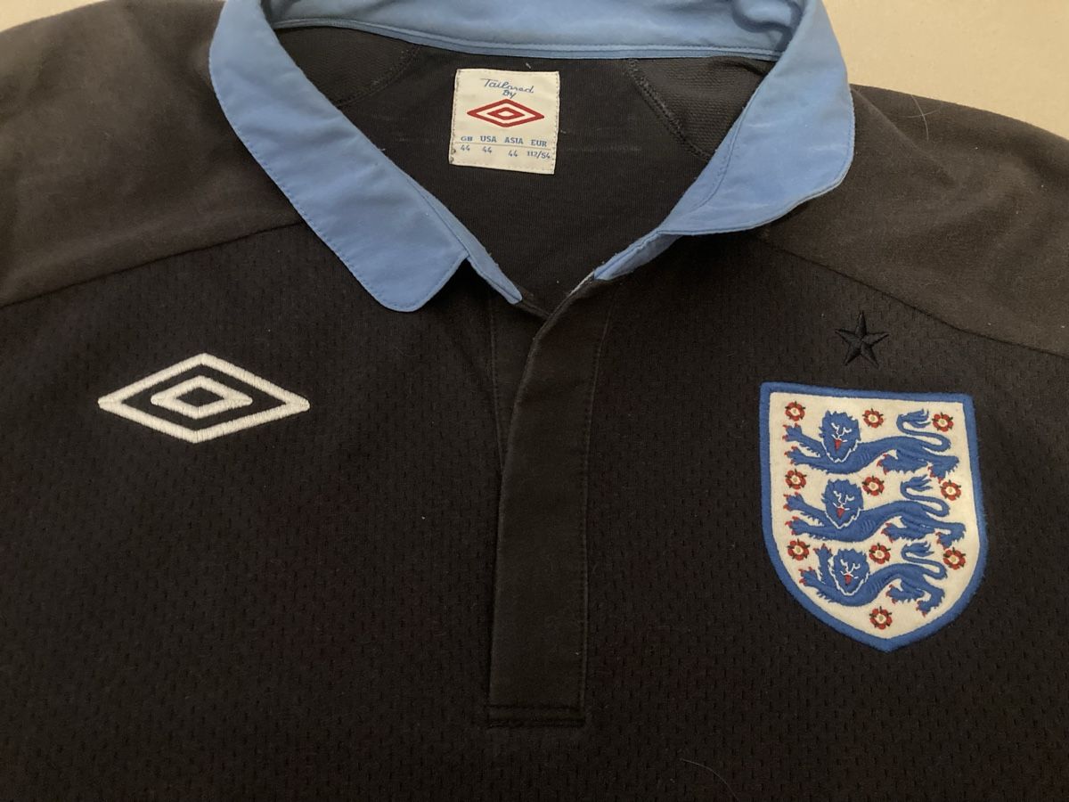 Umbro Canottiere & Pantaloni: Maillot Umbro England – Usato da Erde venduto da Guix1892 1