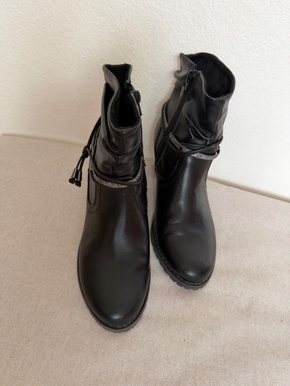 Scarpe da donna: Pesaro Stiefeletten Gr. 38 – Usato da Schwerzenbach venduto da cygnuss 5