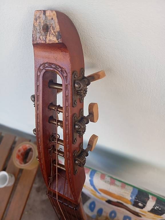 Musikinstrumente: Gitarrenlaute – Gebraucht aus Basel von Petergunn 1