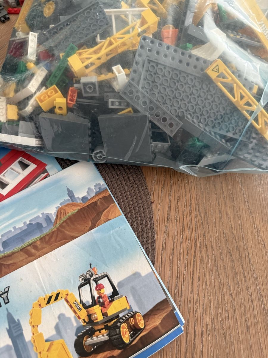 Lego Kit di costruzioni: Lego City Excavator 7633 - Complete with Instructions! – Usato da Zollikerberg venduto da Pandasha 1