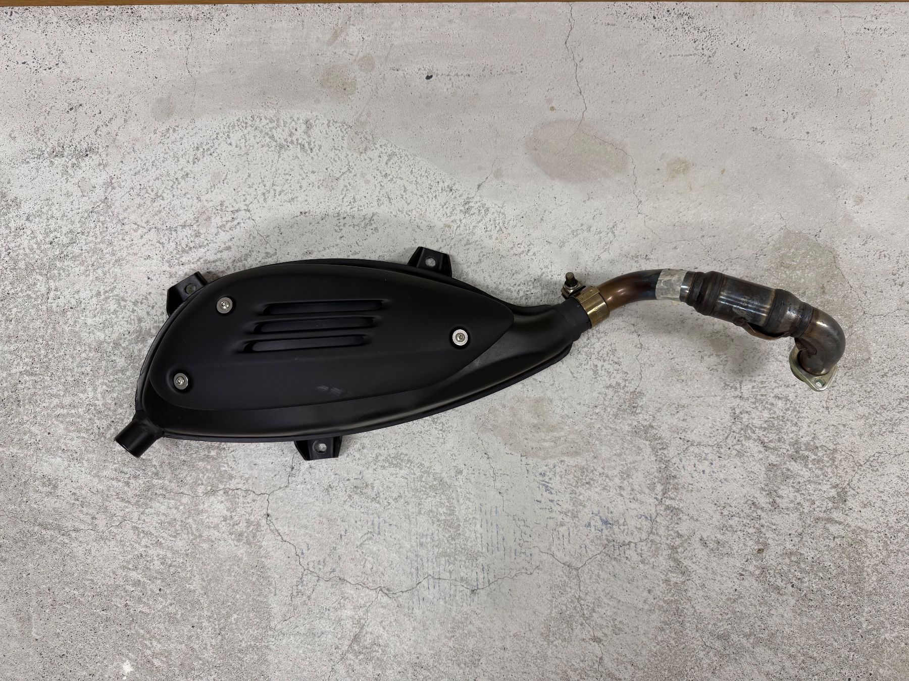 Alle Rollerersatzteile: Piaggio Vespa Auspuff schwarz Matt – Gebraucht aus Seuzach von kat_5qwy