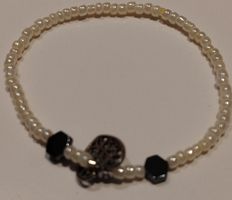 Bracelet perles fantaisie blanc breloque neuves