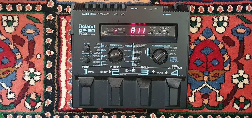 Roland Strumenti musicali: Roland GR-30 Guitar Synthesizer Multi Effects Pedal – Usato da St. Imier venduto da Lautar_Vega