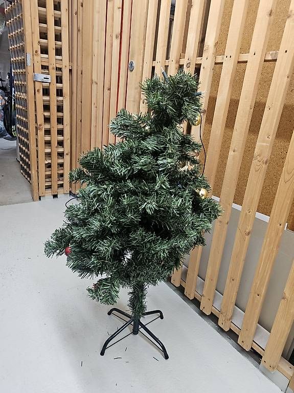 Alle Dekorationen: Weihnachtsbaum – Gebraucht aus Au ZH von PaintingAuction 1