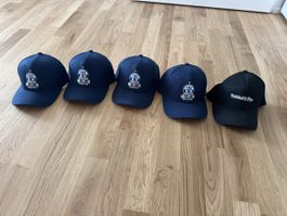 4x FCZ Meister 2022 Caps und Mitchell Ness Kappe blau