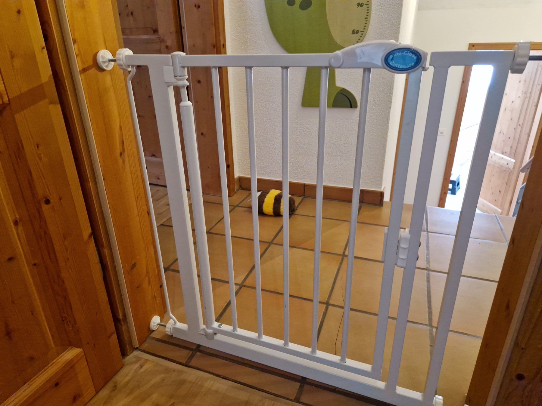 Sicherheit: Türschutzgitter Bettacare Auto-Close 75-82cm – Gebraucht aus Pratteln von Rookie 1