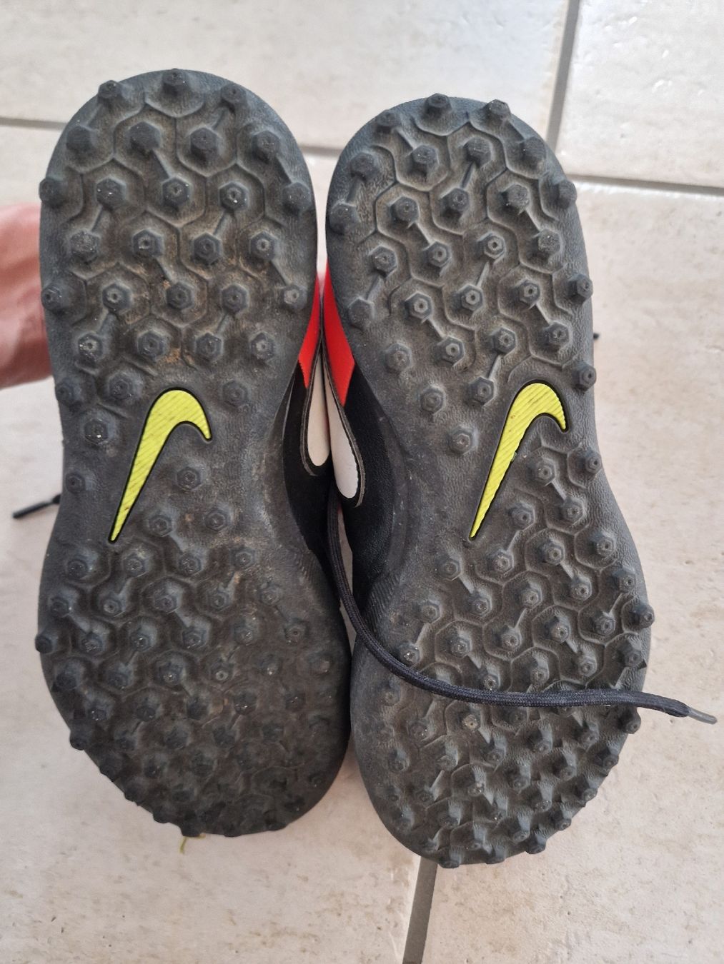 Nike Scarpe per ragazzi: Fussballschuh Gr. 33 – Usato da Bachenbülach venduto da Rufali84 1