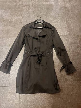 Schwarzer Trenchcoat von Orsay Grösse XS/S
