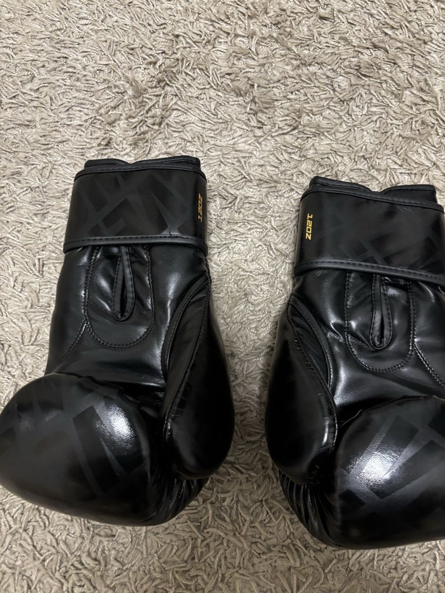 Venum Guanti & manicotti: Venum 12oz Boxhandschuhe Black/Gold – Nuovo (secondo la descrizione) da Basel venduto da enotheking 2