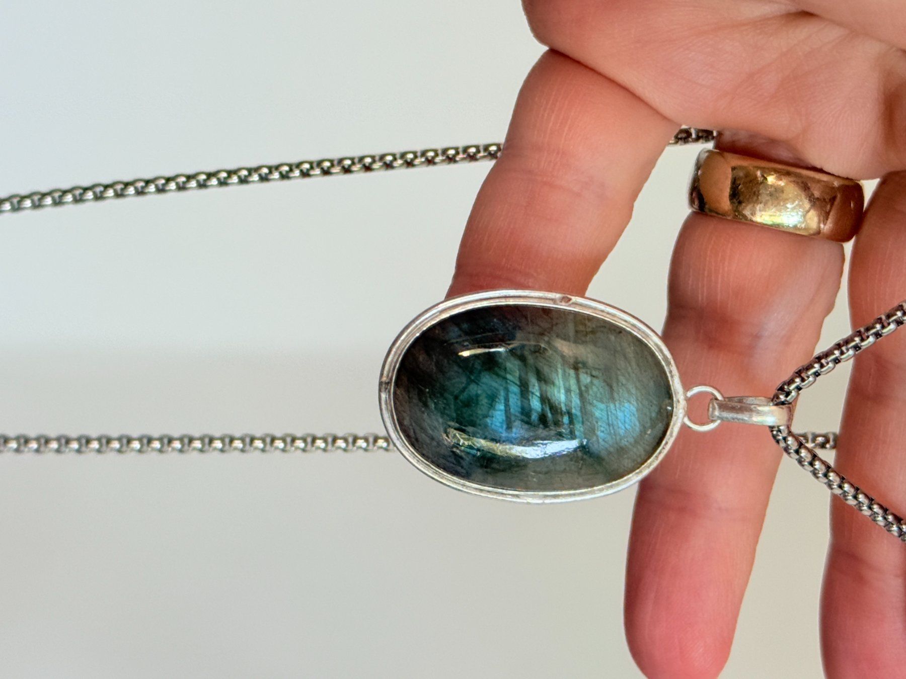 Ketten: Collier Labradorite - Élégance intemporelle! – Neu und originalverpackt aus Genève von AWWA 1