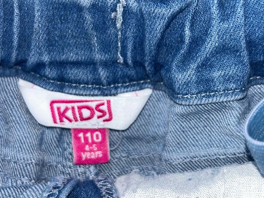 Pantaloni: Jeansshorts 104/110 KIDS – Usato da Safenwil venduto da 2hand_aber_wertvoll 2