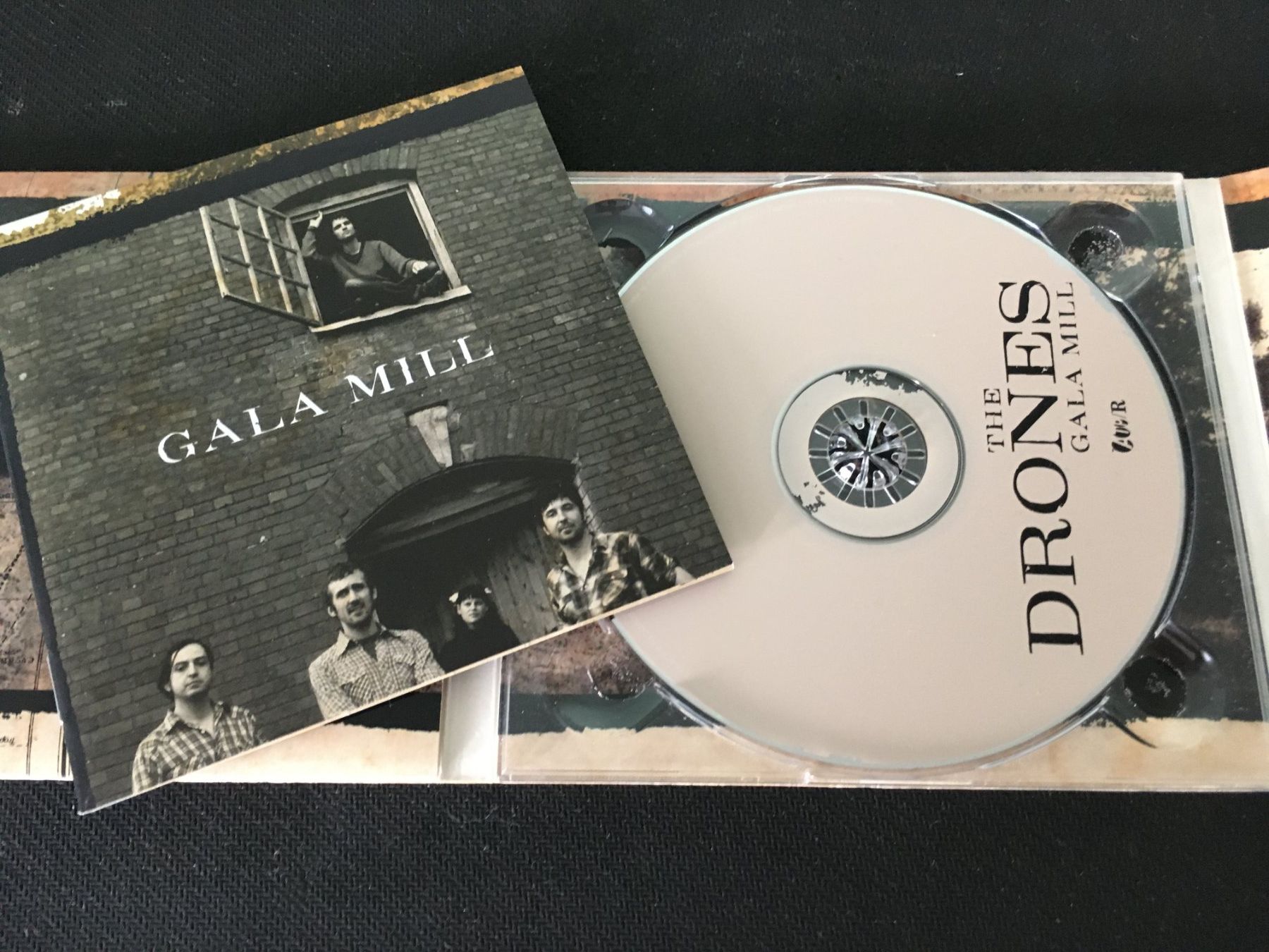 CDs: The Drones - Gala Mill -CD- Digipak – Gebraucht aus St.Gallen von MedienJoe 1