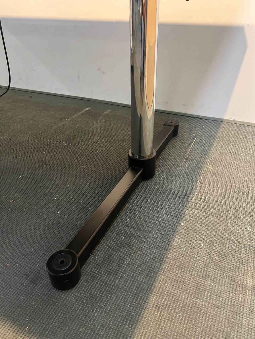 USM Schreibtische: 002 USM Kitos elektr. verstellb. Sitz-/Stehtisch – Gebraucht aus Wangen an der Aare von TBYN 2