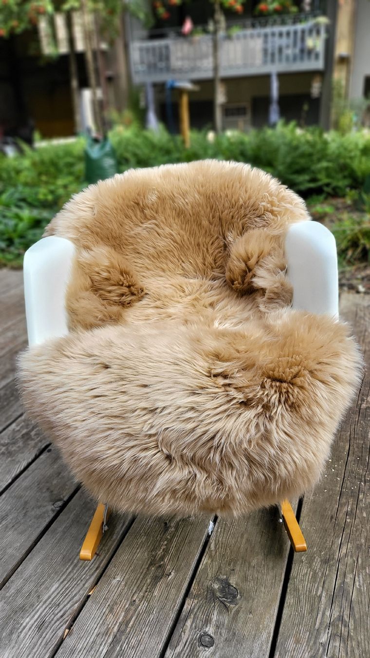 Teppiche: Schaffel in der Farbe umber – Neu und originalverpackt aus Neuhausen am Rheinfall von Lambskin