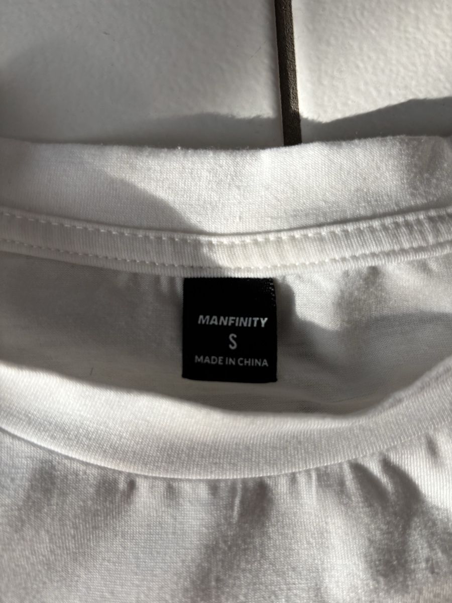 T-shirt: Maglietta  – Nuovo (secondo la descrizione) da Schwyz venduto da Francesca54 1