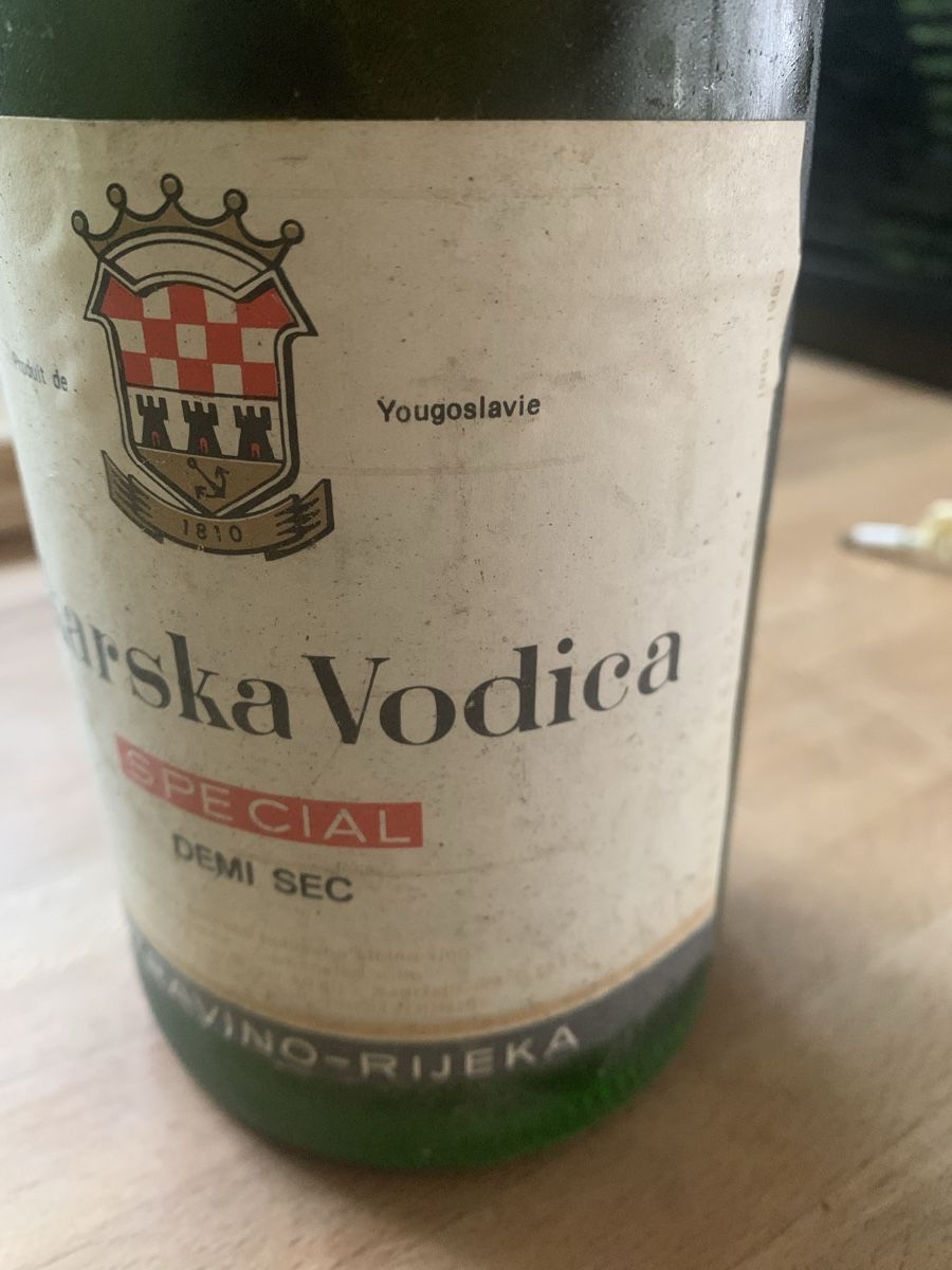 Bouteilles: Alte Schaumweinflasche 1982 oder früher, geöffnet  – D'occasion à Brugg AG par Simone92 3