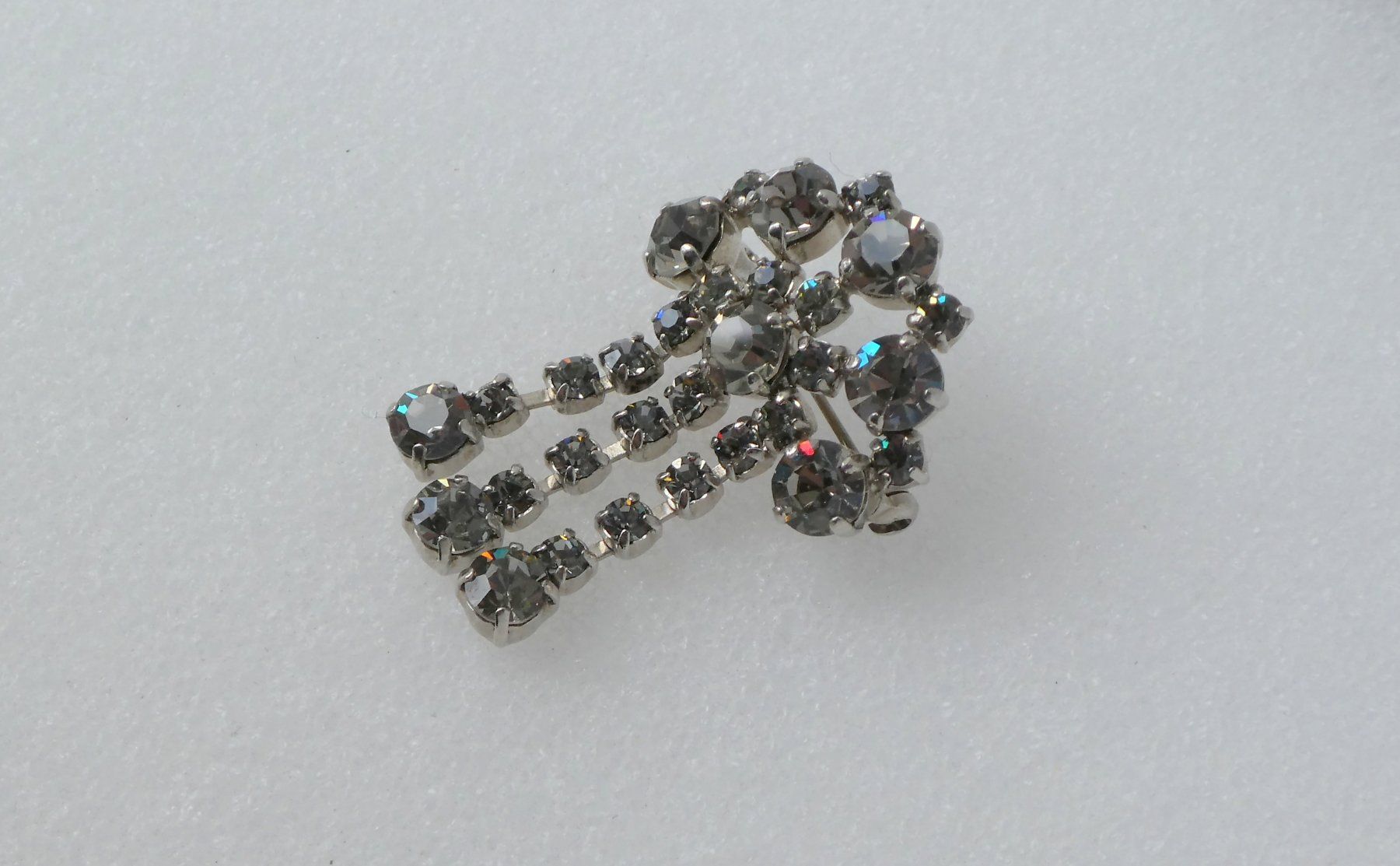 Broches & Aiguilles: Brosche silbern Strasssteine Modeschmuck – D'occasion à Frauenfeld par dhour 3