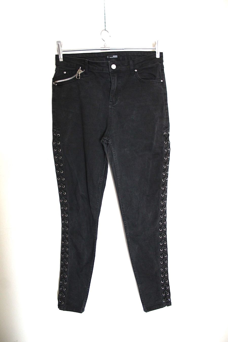 Jeans: Schwarze Jeans , M – Gebraucht aus Locarno von madame-tus-sauds