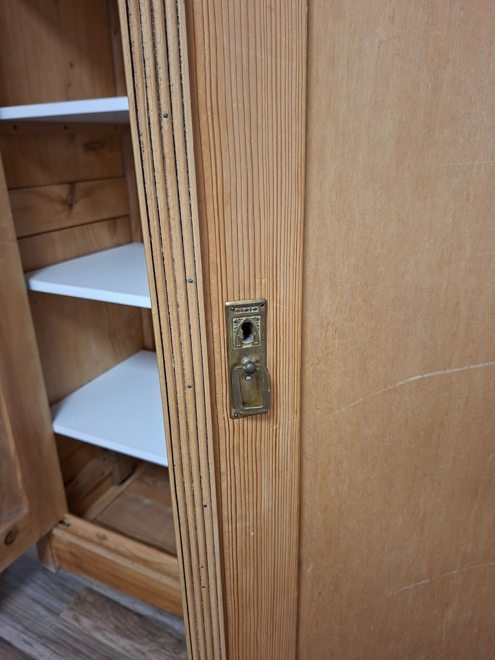 Armadi: Alter Holzschrank – Usato da Hochdorf venduto da Tantemax 5