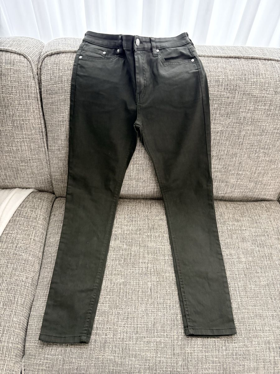 Mango Hosen: Mango Hose Khaki, Skinny, Grösse 36 – Gebraucht aus Münchenstein von Miresolese