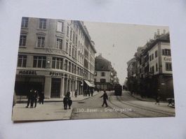 Basel,Greifengasse,Foto,Möbel Pfister,Tram,Leute,Geschäfte