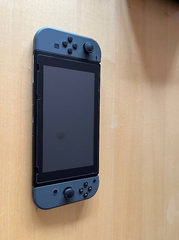 Konsolen: Nintendo Switch – Gebraucht aus Lausanne von Limp5