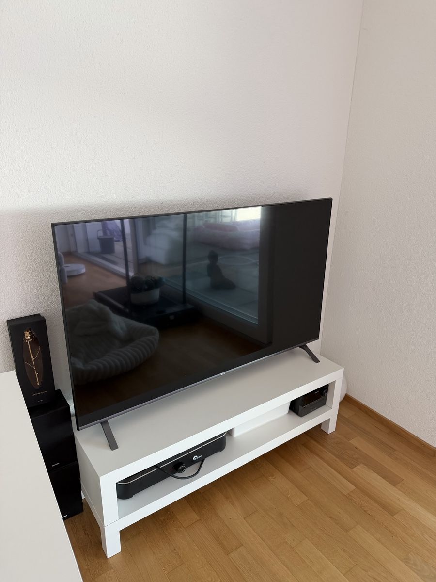 LG Fernseher: LG TV mit Displayschaden (tw. Streifen) – Gebraucht aus Reiden von fashion_2021 1