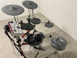 Yamaha Electronic Drum Set mit Fusspedal und Drumhocker