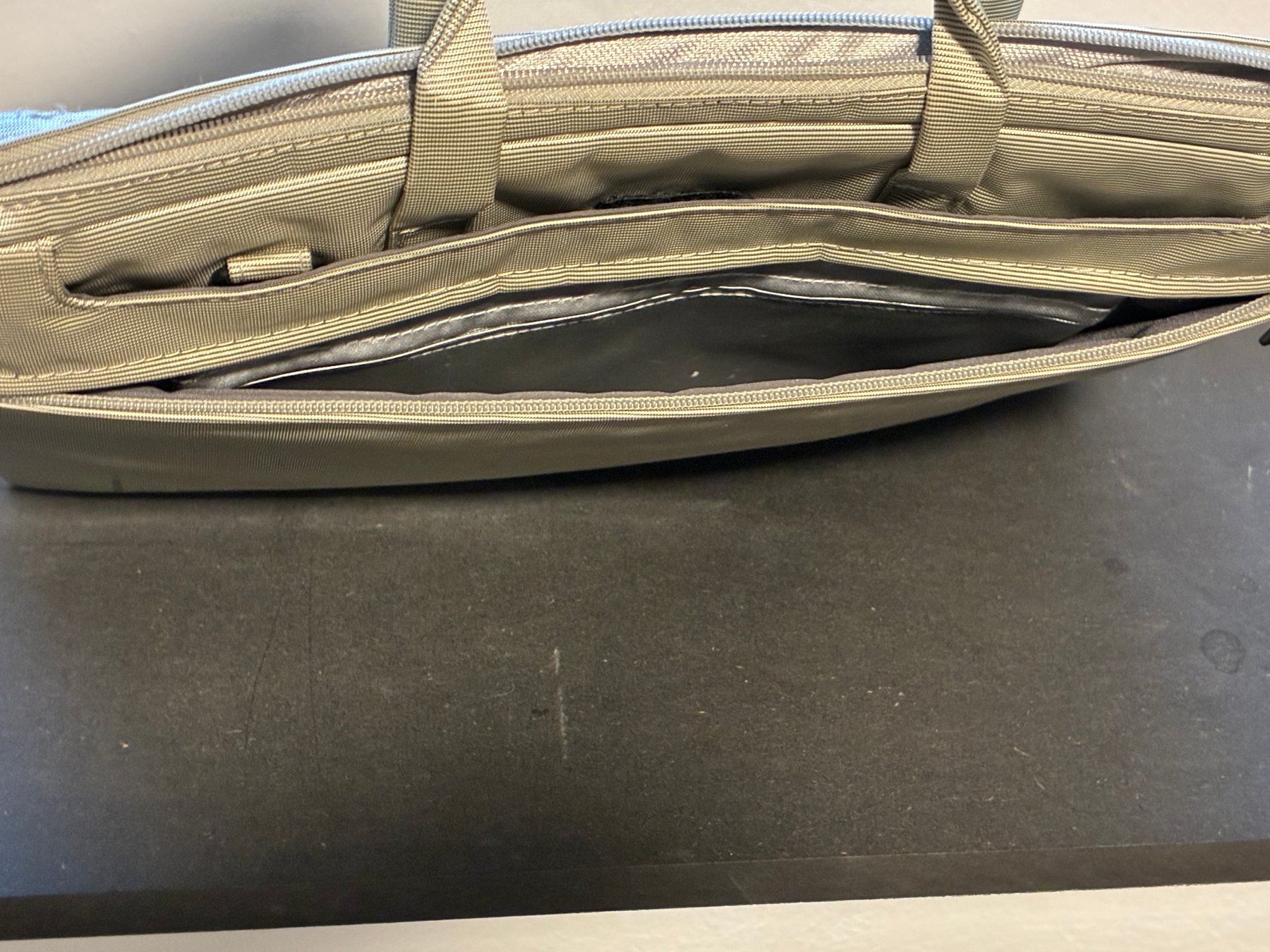 Taschen: Notebooktasche 17" – Gebraucht aus Schwerzenbach von parue85 4
