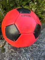 Fussball Kipsta rot schwarz Grösse 4 guter Zustand
