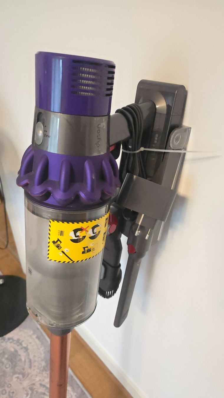 Dyson Staubsauger & Zubehör: Dyson staubsauger V10 Gebraucht – Gebraucht aus Wallisellen von theblacksheep