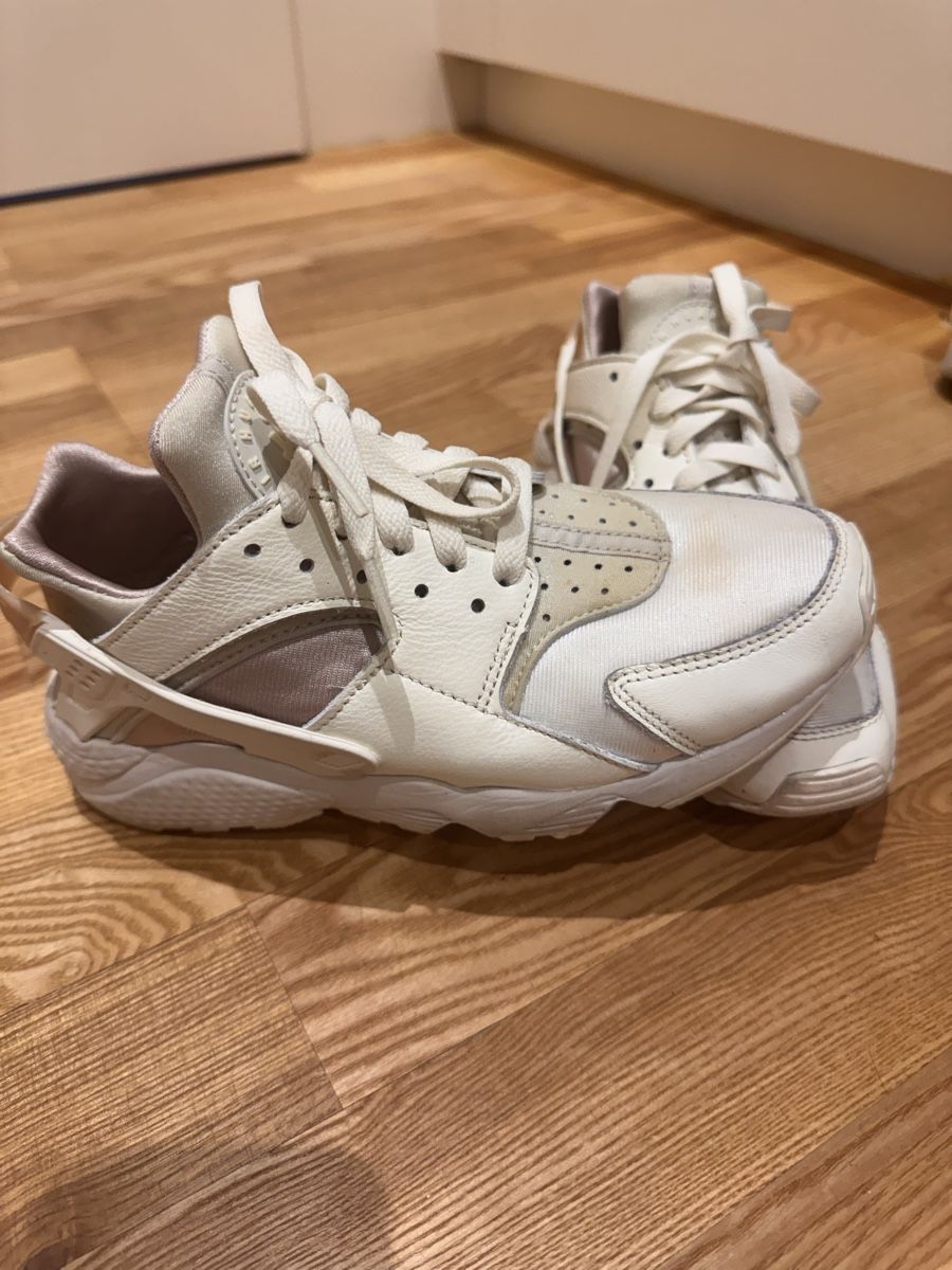 Nike Scarpe da donna: Nike Huarache – Usato da Netstal venduto da Djukaxgajic01