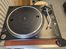 Pioneer PLX-1000  professional-grade direct-drive DJ