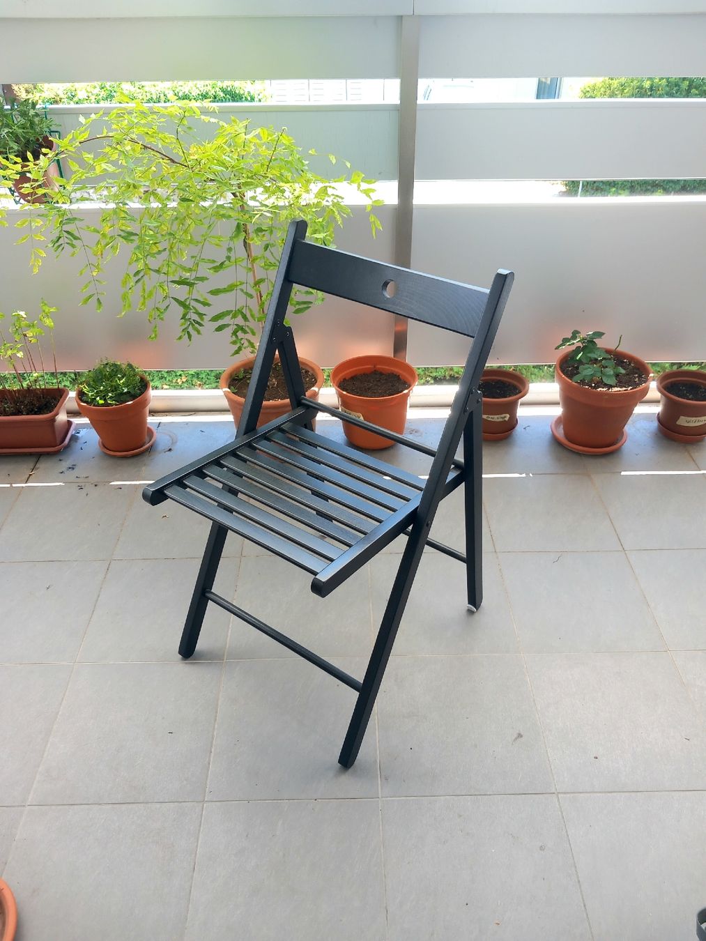 Ikea Stühle: Lot de 4 chaises pliantes noires – Gebraucht aus La Tour-de-Peilz von nth_ts8m