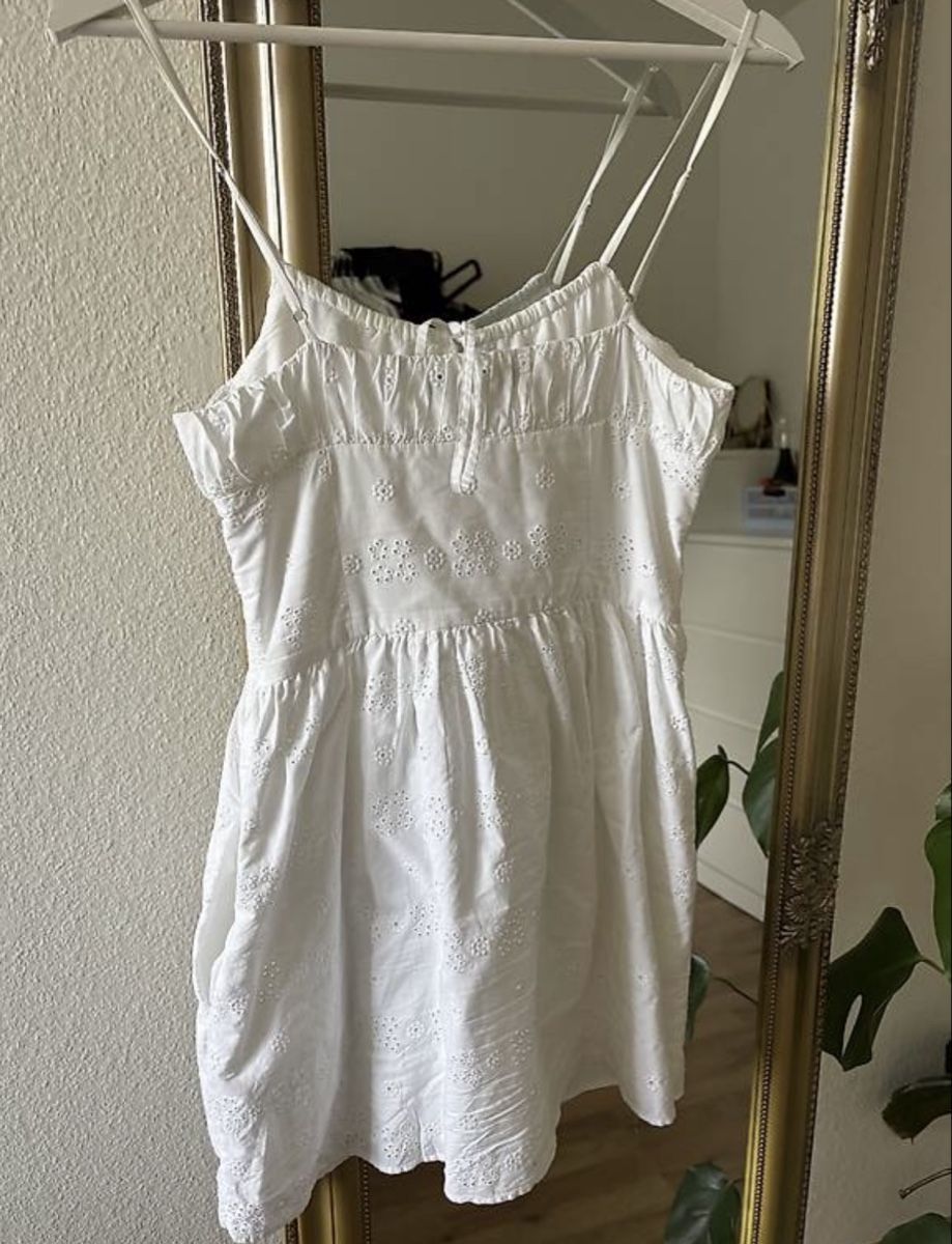 Zara Kleider: Sommerkleid mit Stickereien – Gebraucht aus Luzern von ale_v5qn 2