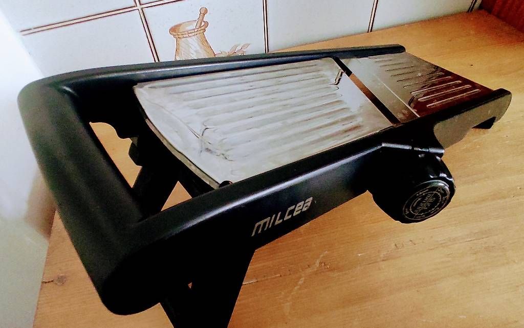Komplettküchen: Mandoline plusieurs épaisseurs et julienne – Gebraucht aus Vevey von con_dwl8 4