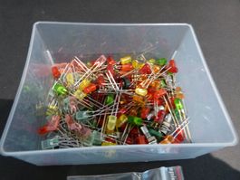 LEDs diverse, die meisten neu mit 5mm Kopf