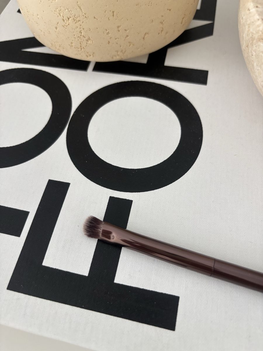 Hourglass Make-up: Hourglass Eyeshadow Brush Nr 12  – Nuovo (secondo la descrizione) da Horgen venduto da lme_8kj7 1
