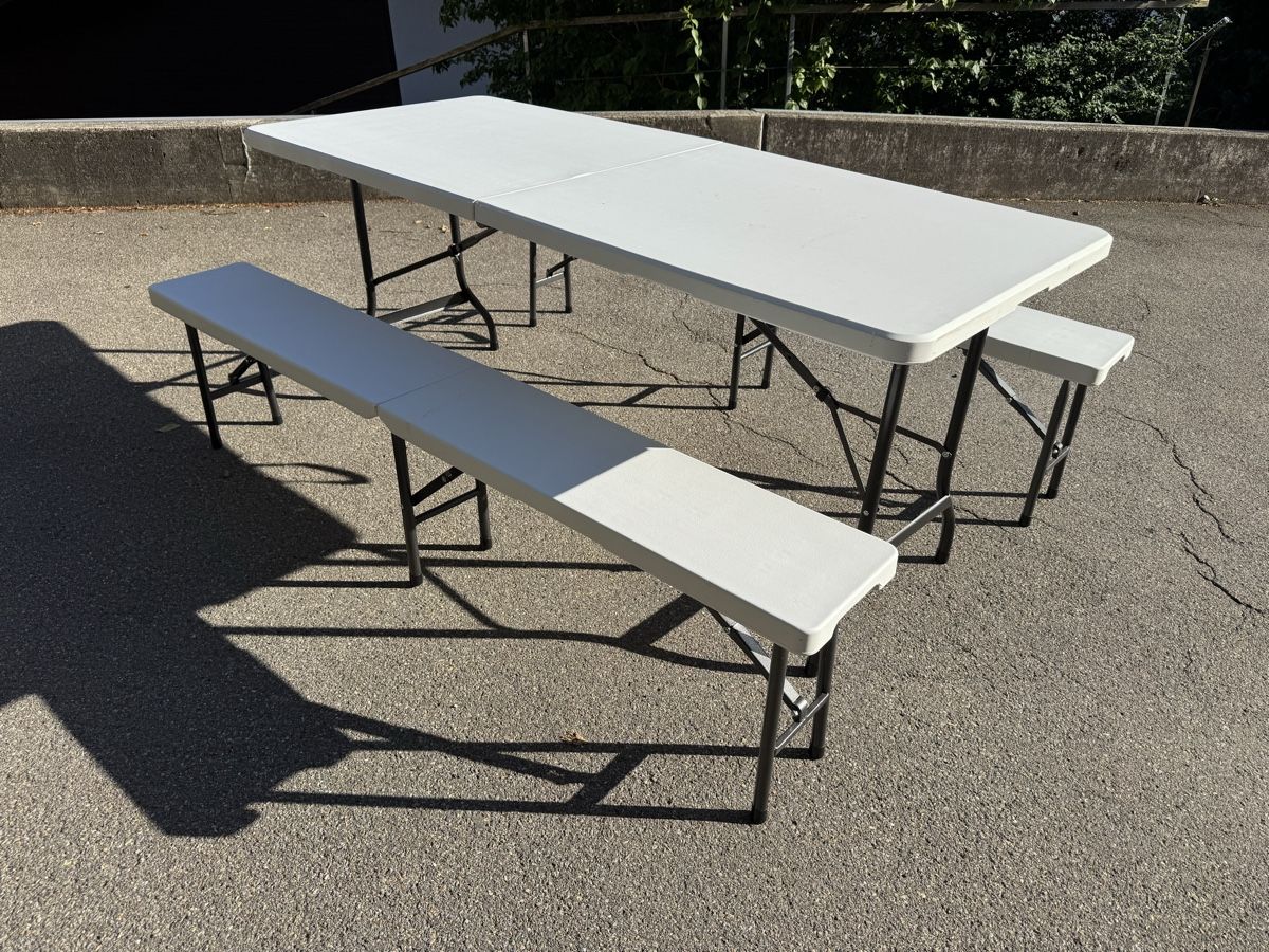 Set di tavolo e panche: Festbank Kunststoff  – Usato da Männedorf venduto da m.lutz 2