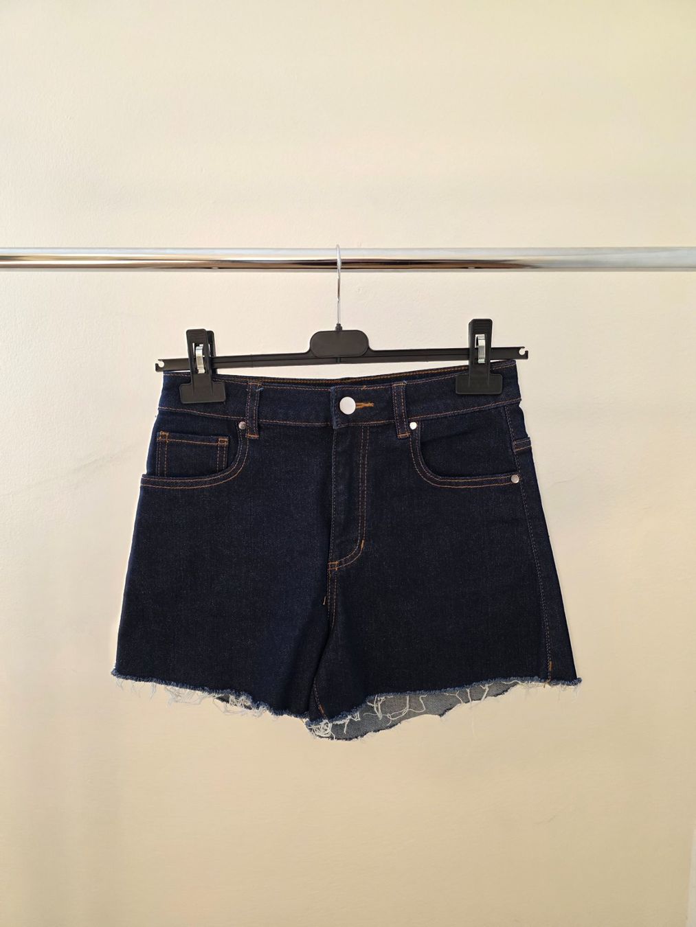 Tezenis Jeans: Dunkelblaue Jeans-Shorts Tezenis – Neuf (Voir description) à Rothenfluh par sel_j856