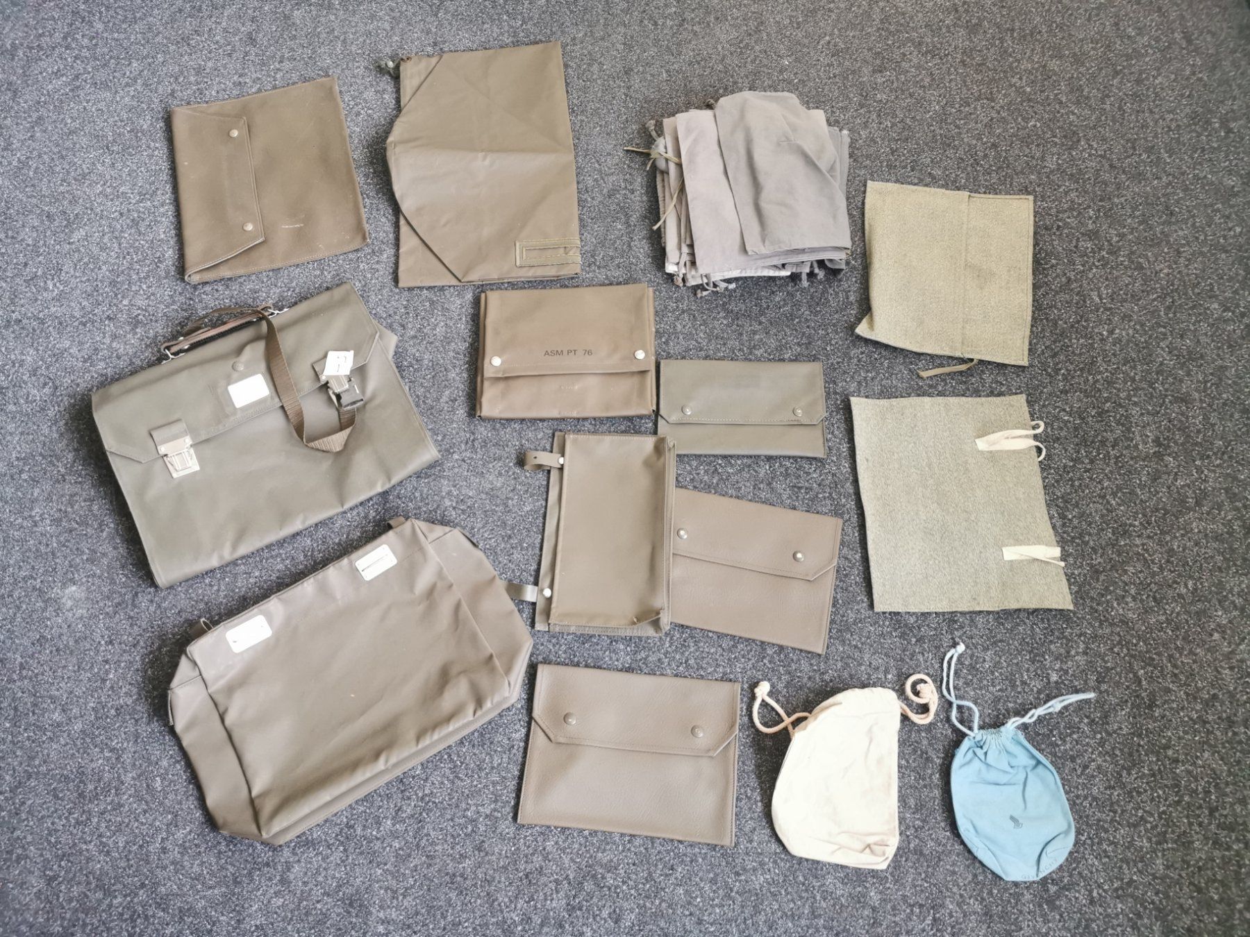 Schweizer Armee Uniformi: Diverse Taschen Beutel Militär Armee – Usato da Neuenkirch venduto da bf-109